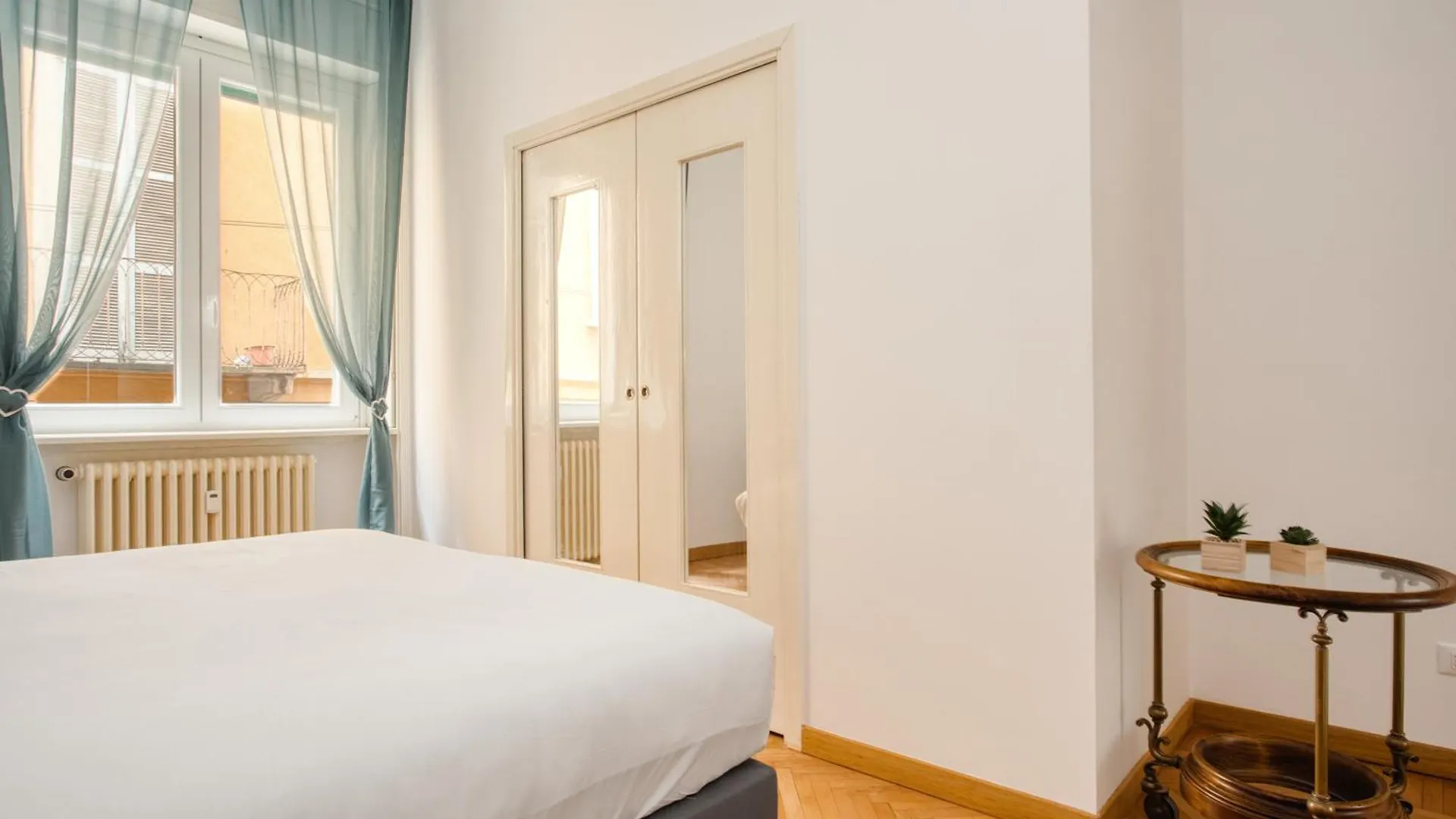 Stylish 2Br In City Center Milão 0*,  Itália