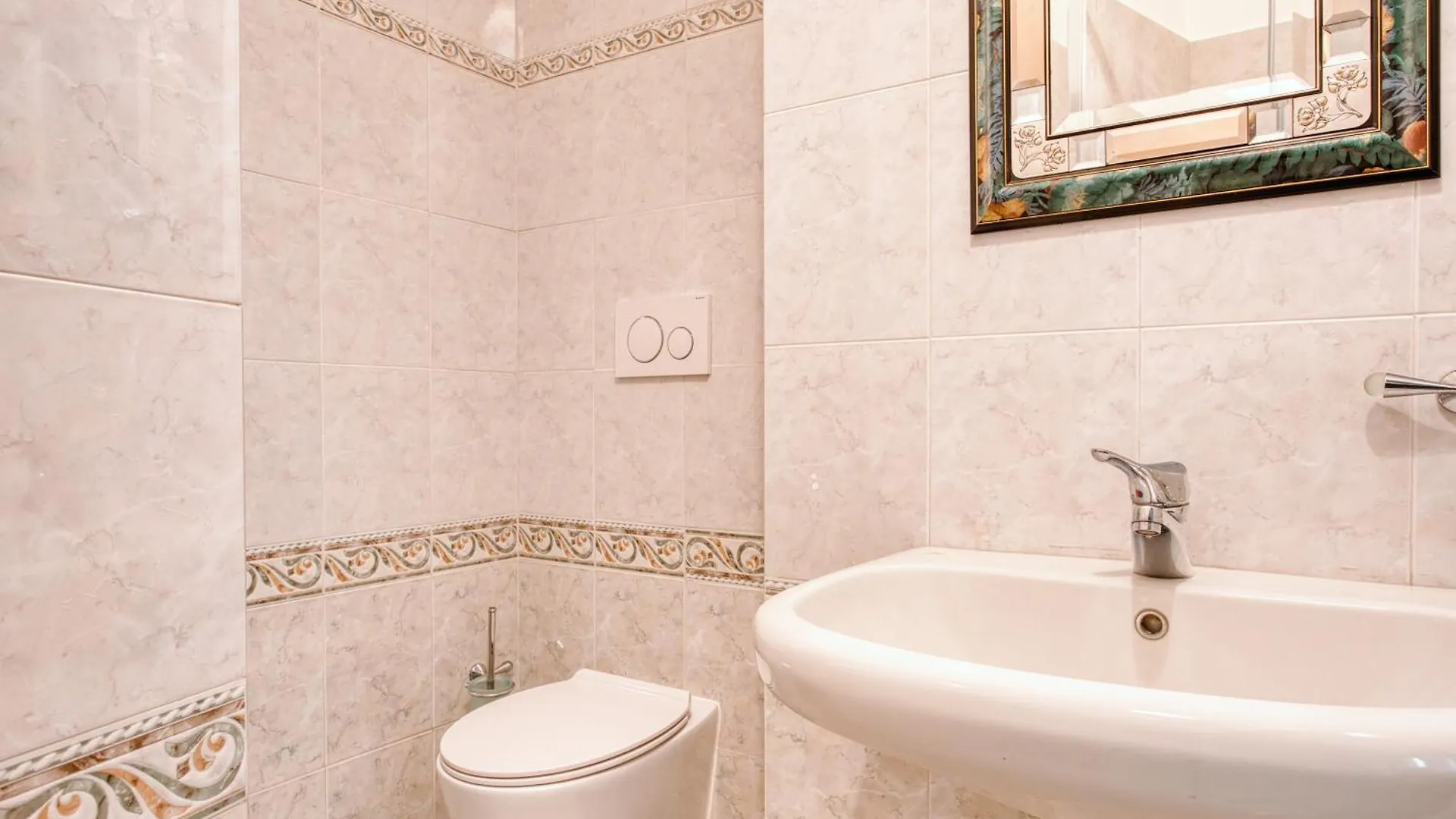 Stylish 2Br In City Center Milão 0*,  Itália